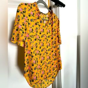 T Tahari blouse in excellent condition